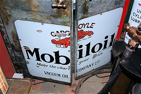 MOBILOIL (CABINET SIGN SPLIT) - click to enlarge